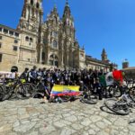 Ciclistas de bici todo terreno en el Camino de Santiago